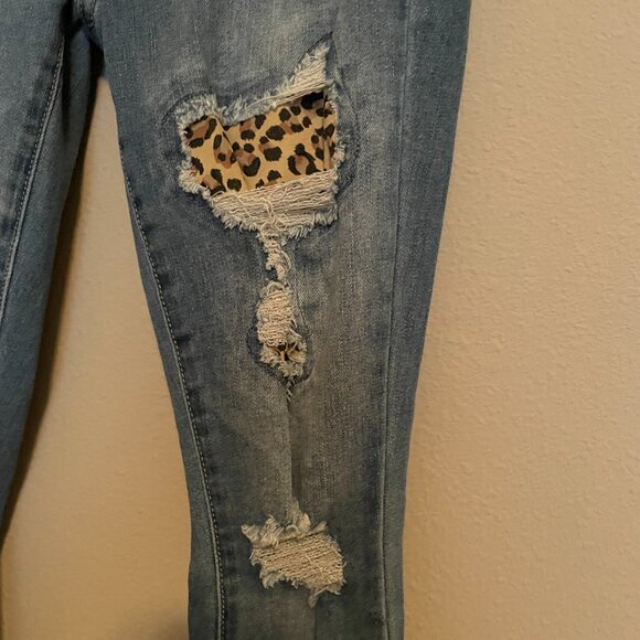 New York & Company, Size 2, Distressed Animal Print Patch, High Rise Skinny Jean - Picture 6 of 10